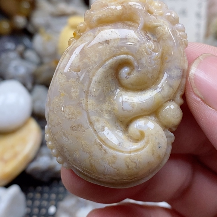 颈饰未镶嵌硅化珊瑚（珊瑚玉）有瑕