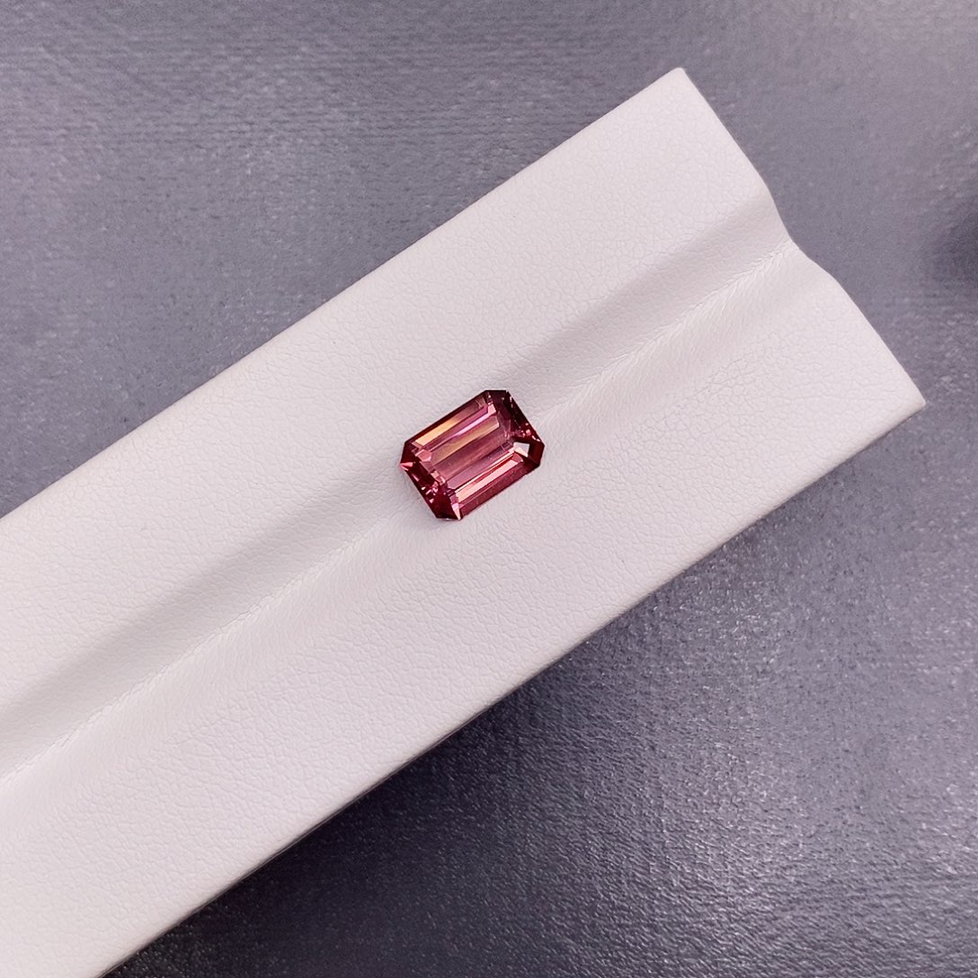 未镶嵌裸石碧玺2.16克拉