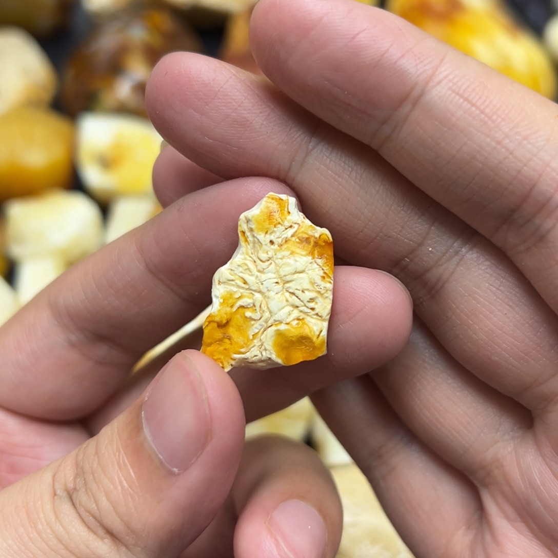 定制琥珀未镶嵌蜜蜡