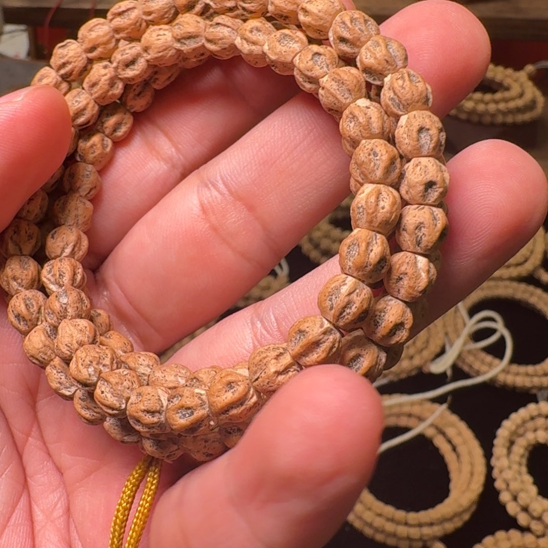 柏香籽/百香籽吊坠遇****方