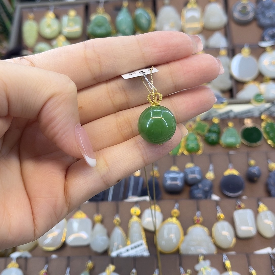 和田玉18K金镶嵌吊坠(赠链)