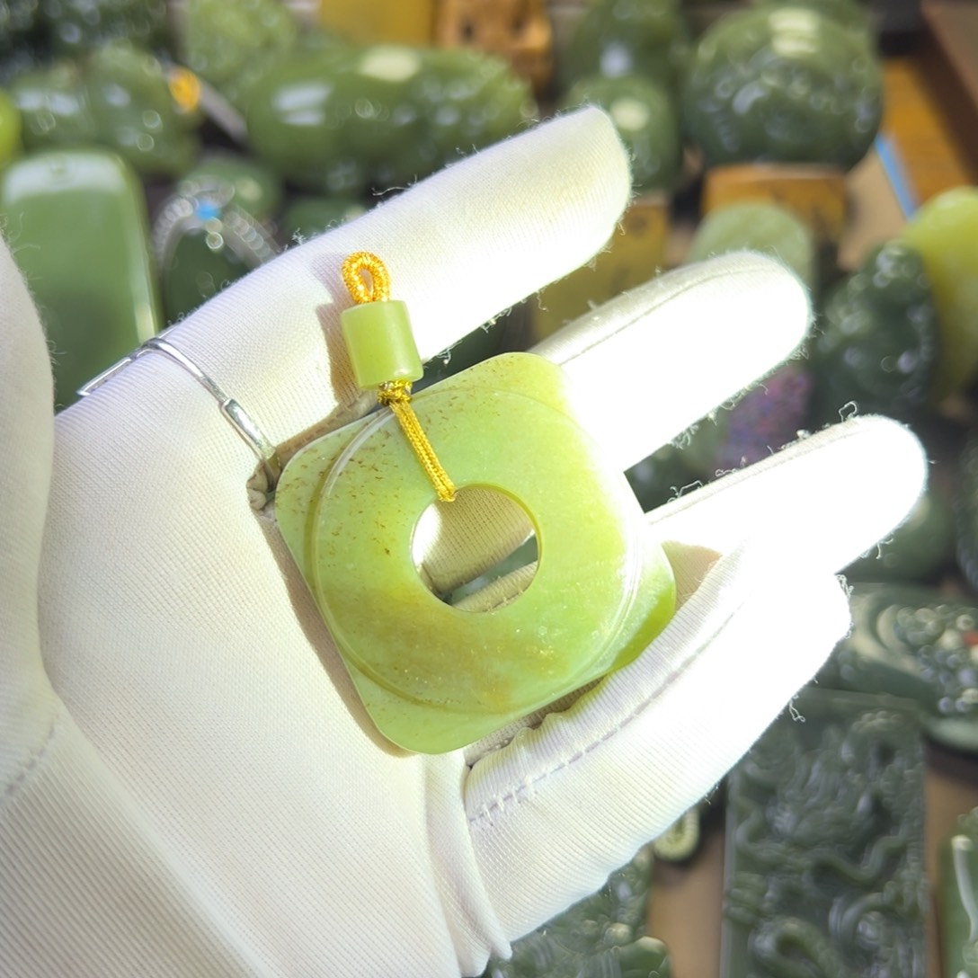 岫岩老玉（透闪石质玉）挂件未镶嵌