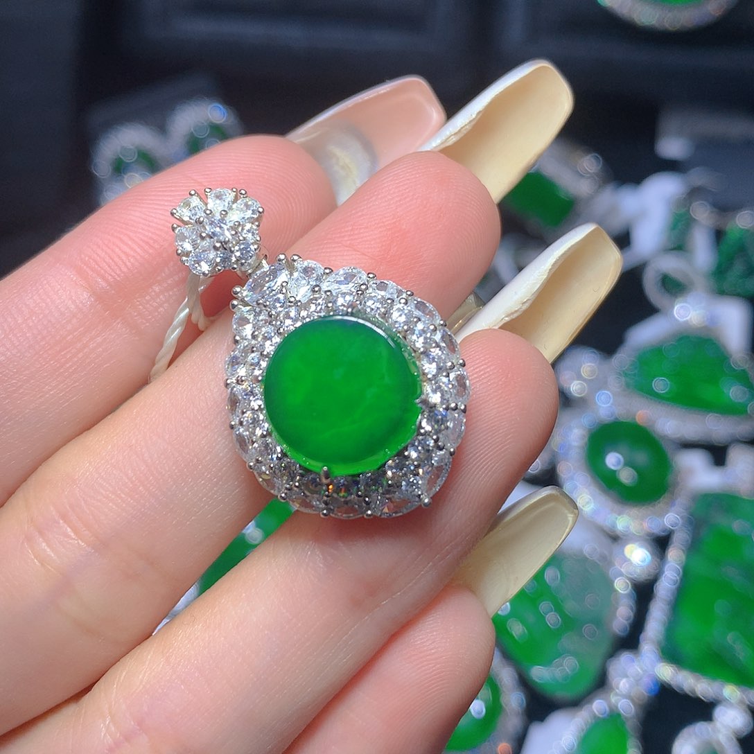 翡翠颈饰银S925镶嵌翡翠