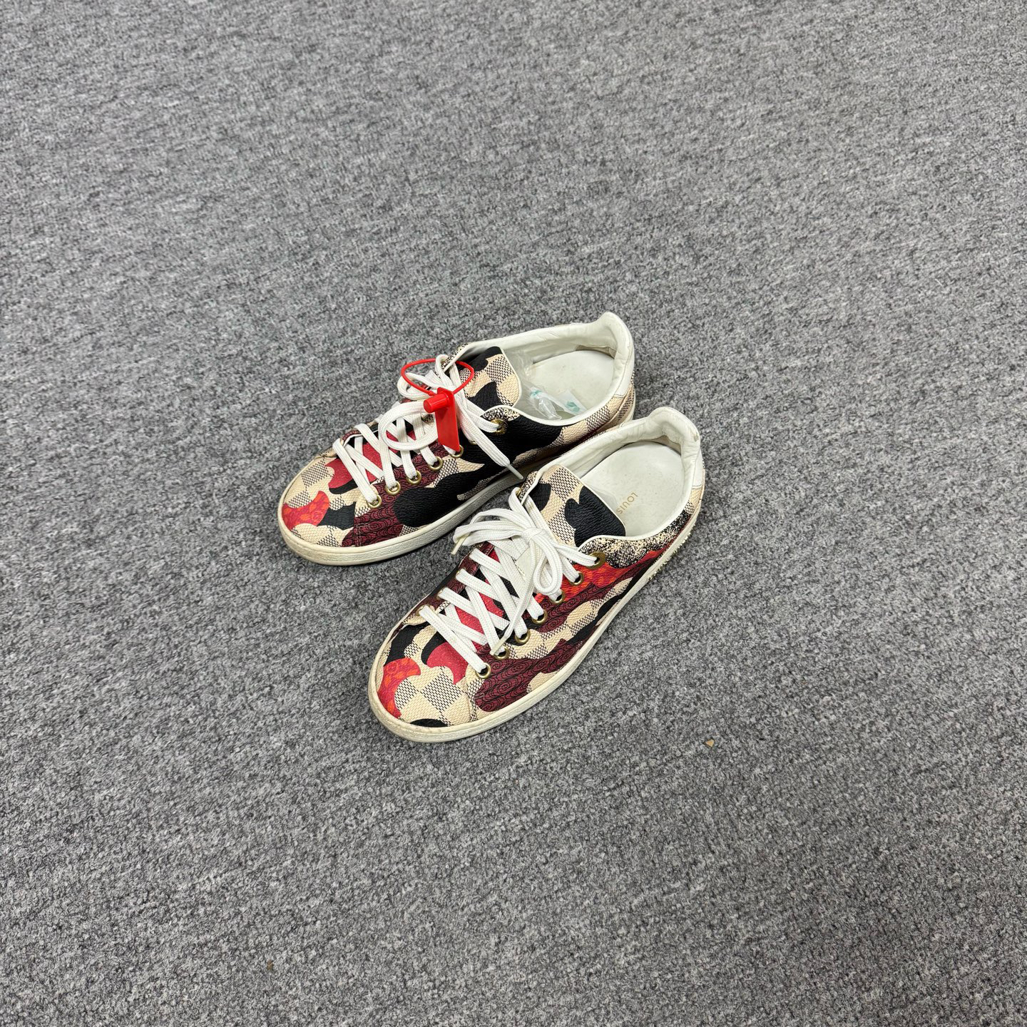 95新 AMIPARIS 路易威登 红色 鳄鱼皮纹休闲小白鞋平底鞋 35码