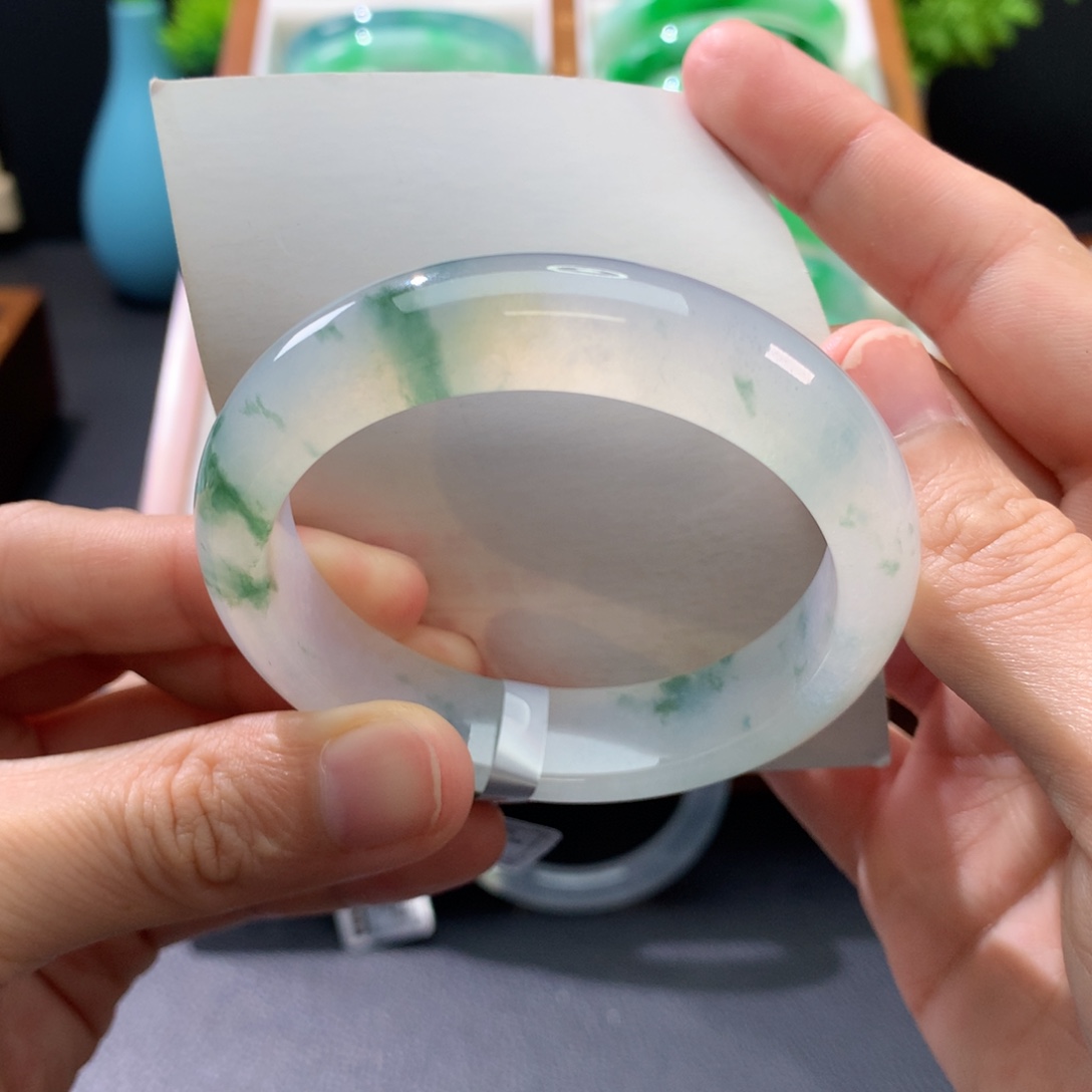 翡翠未镶嵌手镯白底绿花