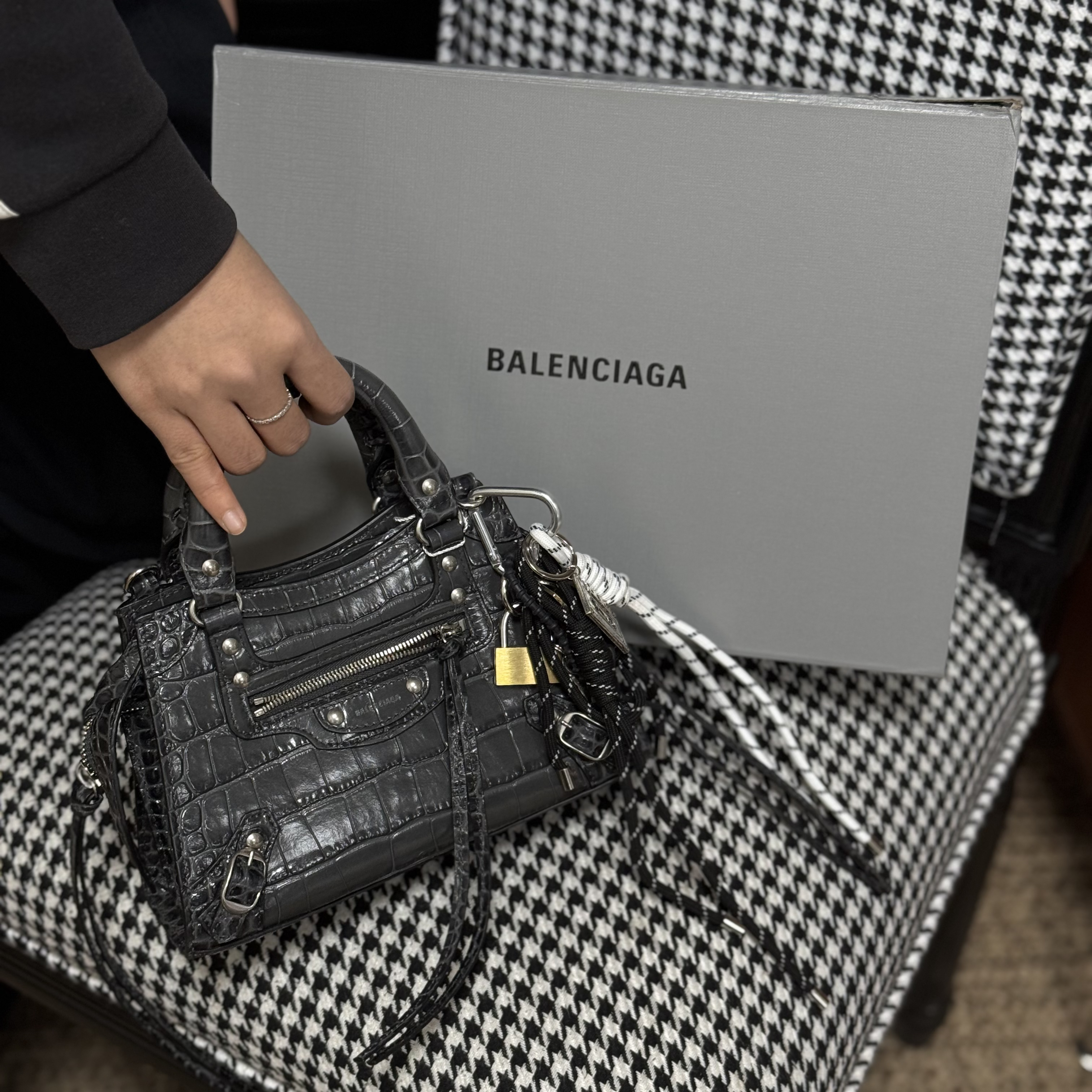 99新 Balenciaga/巴黎世家 阿白奢品/灰色鳄压迷你梯形机车包