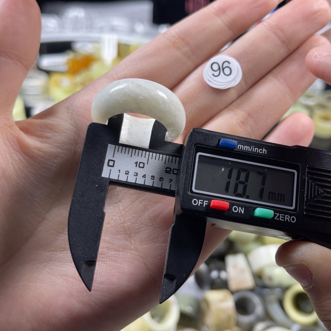 蛇纹石玉未镶嵌戒指