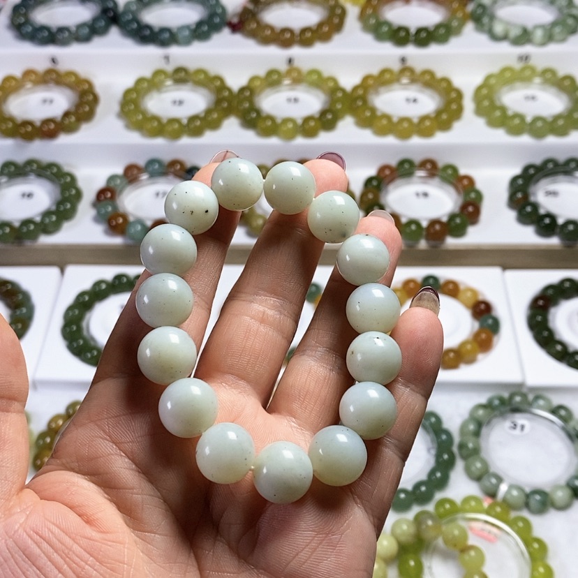 【闪购商品】未镶嵌岫玉手链Y*。卡14