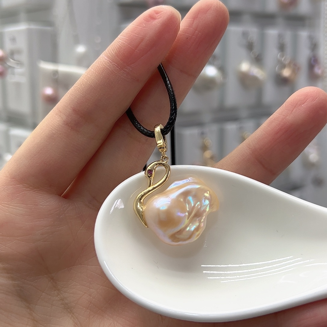 淡水珍珠银S925镶嵌耳饰