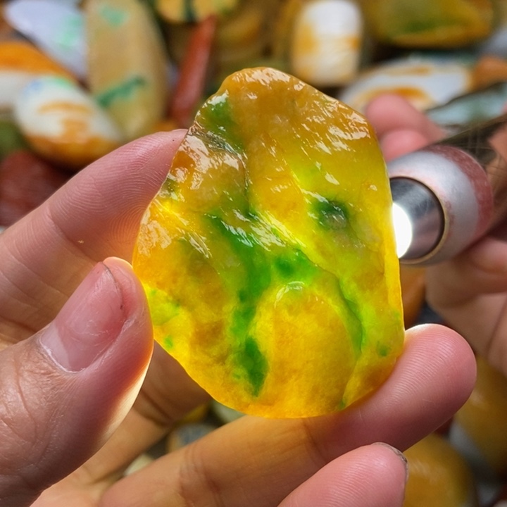 翡翠未镶嵌颈饰缅甸