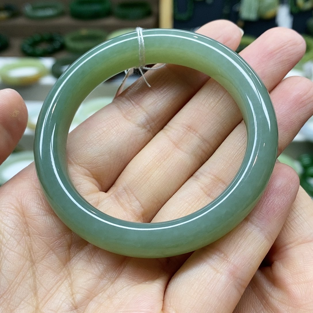 【闪购商品】未镶嵌手镯和田玉L*