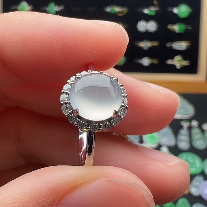 翡翠18K金镶嵌颈饰戒指