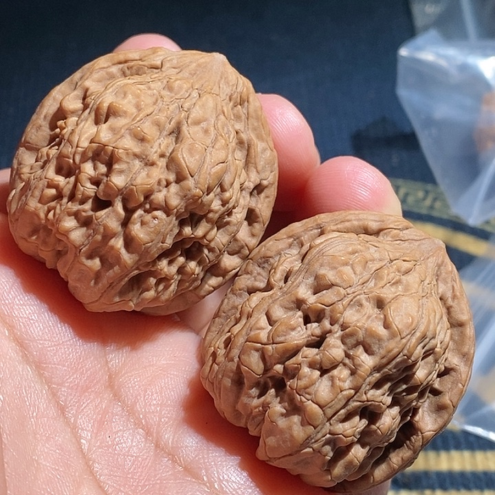【闪购商品】文玩核桃吊坠天***8金钱豹