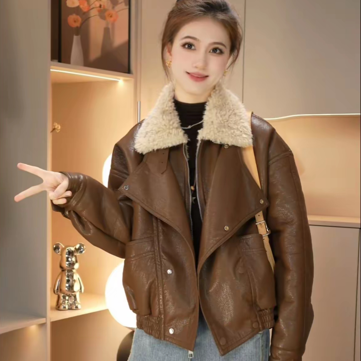 皮毛一体宽松仿羊羔毛拼接翻领皮夹克2025冬款时尚外套女