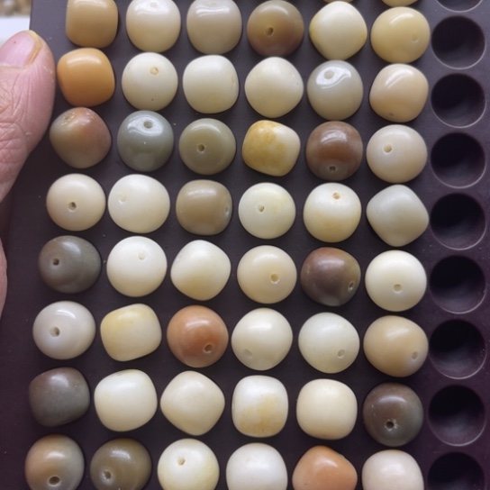 吊坠白玉菩提奶白多宝桶珠60颗