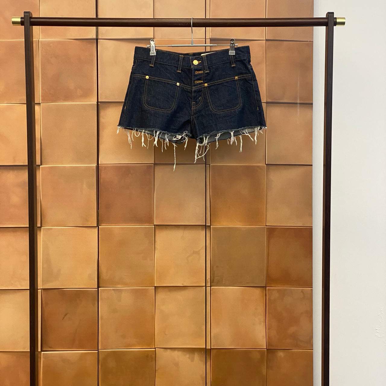 Celine 蓝色凯旋门金扣牛仔短裤/27码/99新/29373