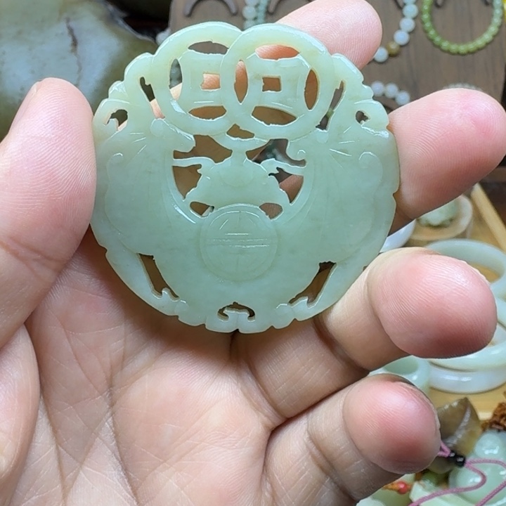 和田玉未镶嵌吊坠(赠链)