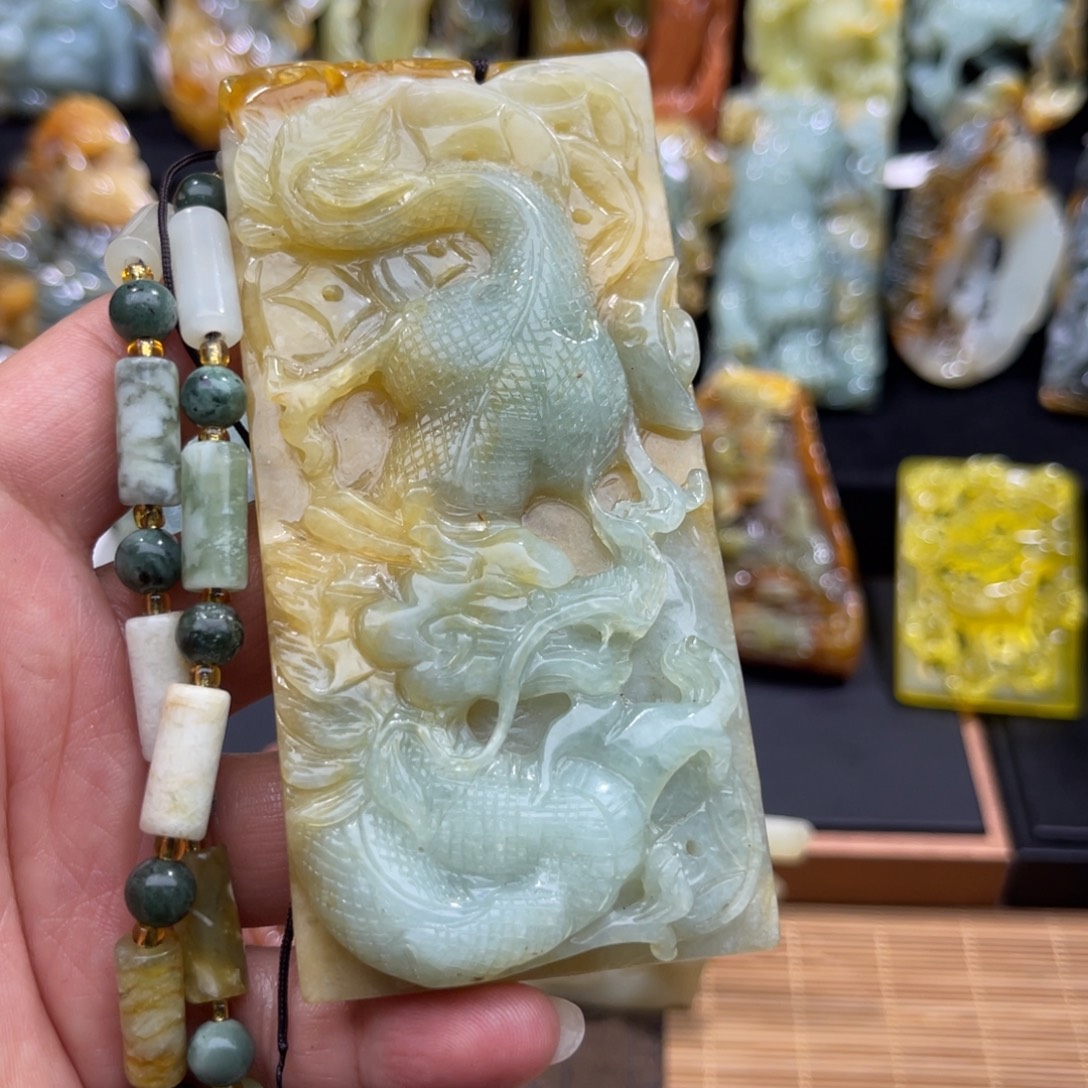 蛇纹石玉未镶嵌颈饰