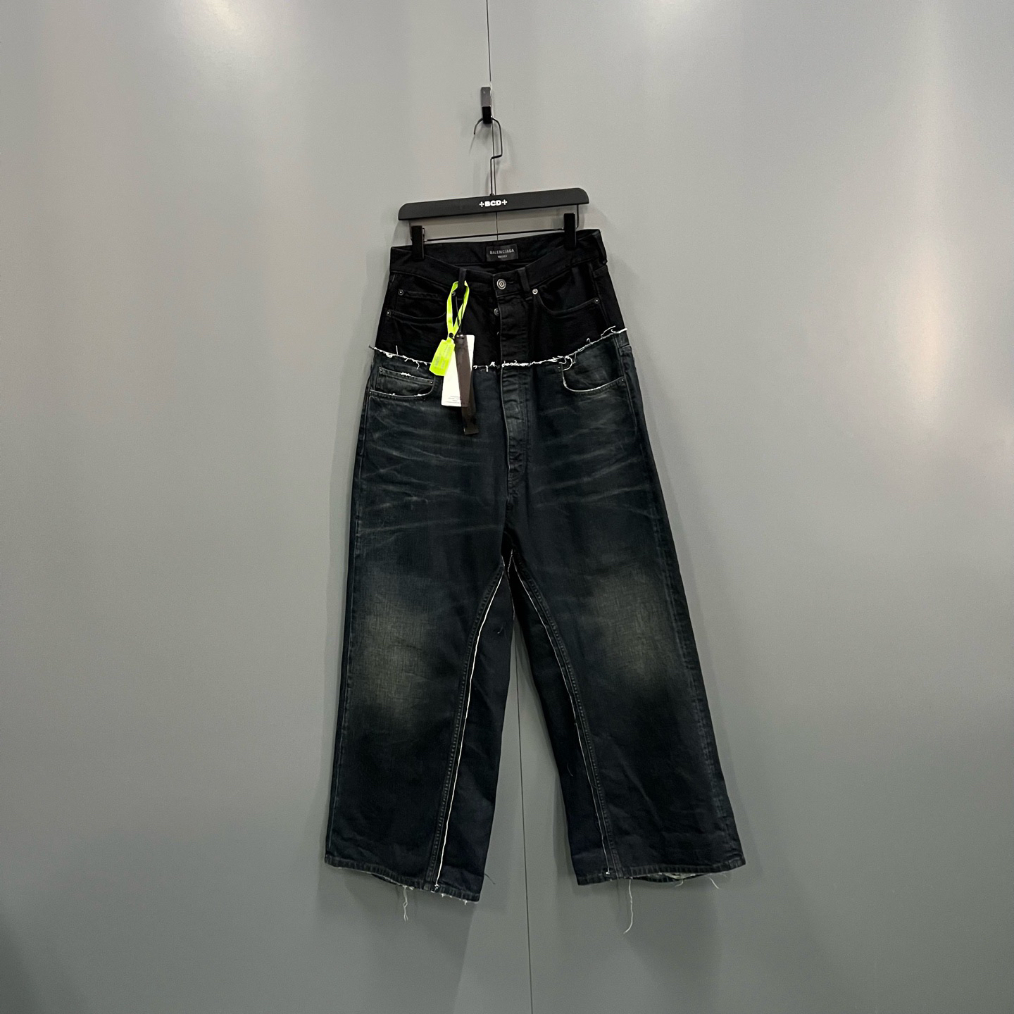 99新 Balenciaga/巴黎世家 ab13 609404 错视雕花纽扣牛仔裤 S码