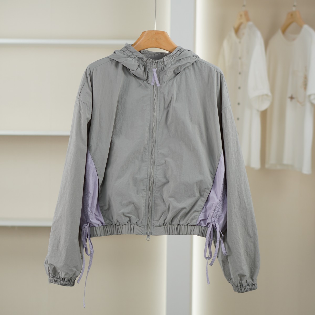 麦迪尚品【文M】5121624 春季简约连帽撞色拼接外套品牌女装