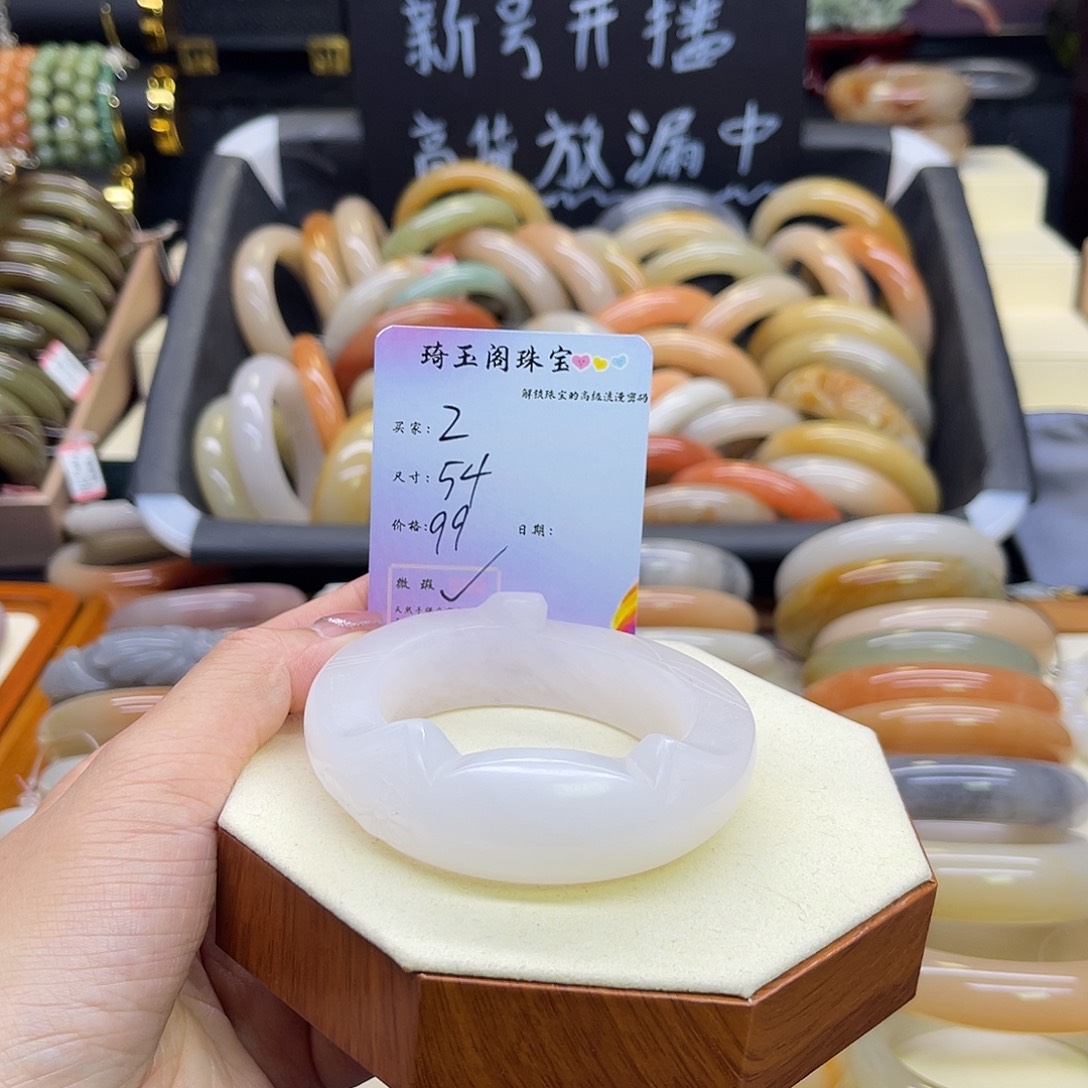 石英质玉未镶嵌手镯