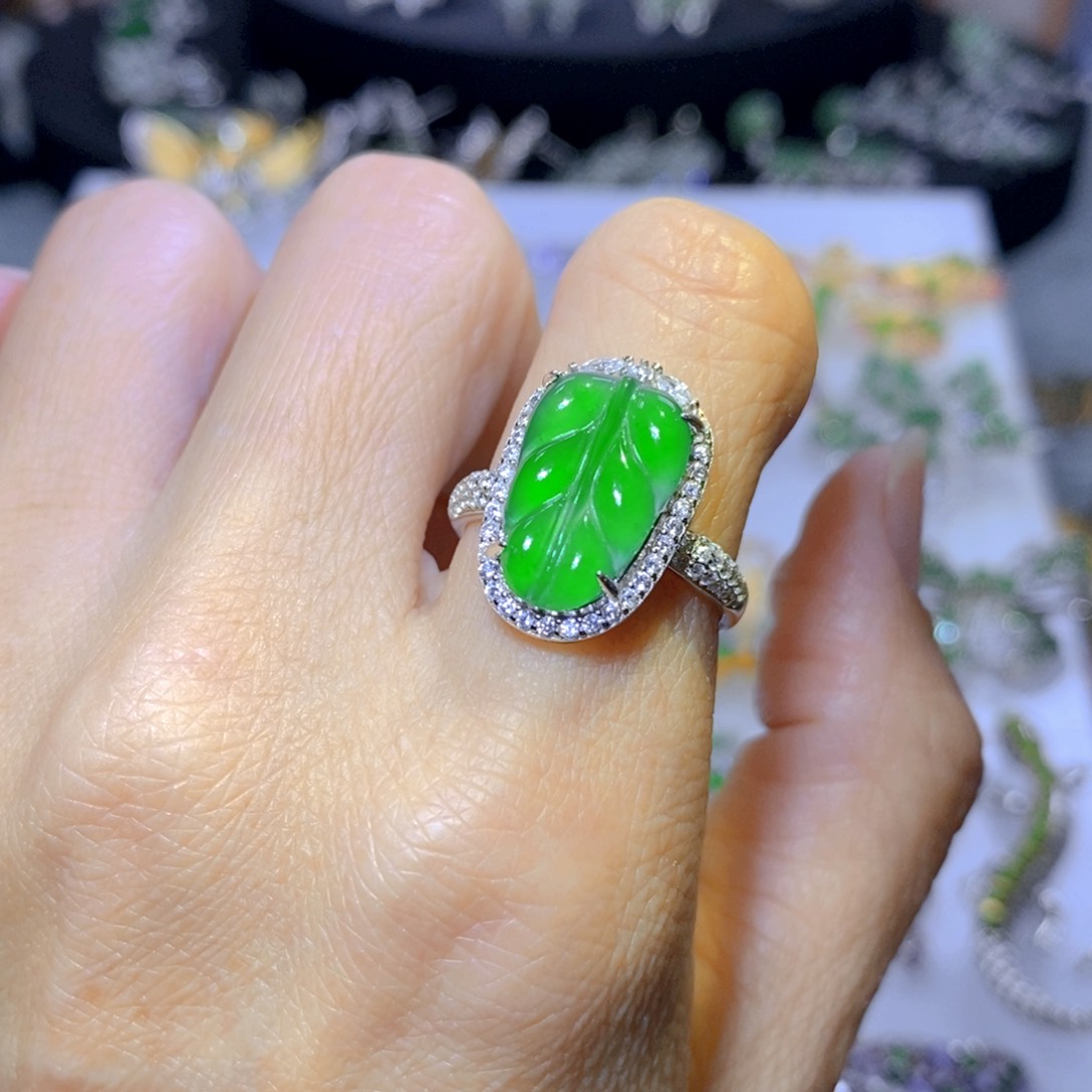 翡翠颈饰银S925镶嵌天然翡翠