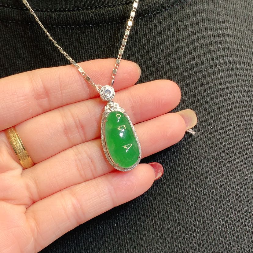 【闪购商品】翡翠吊坠(赠链)18K金镶嵌