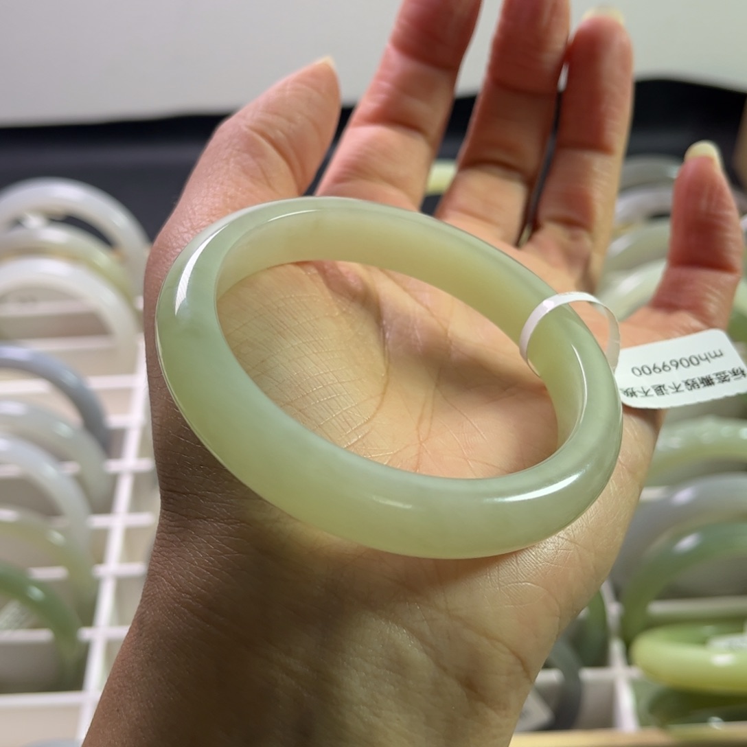 和田玉手镯58圈口未镶嵌