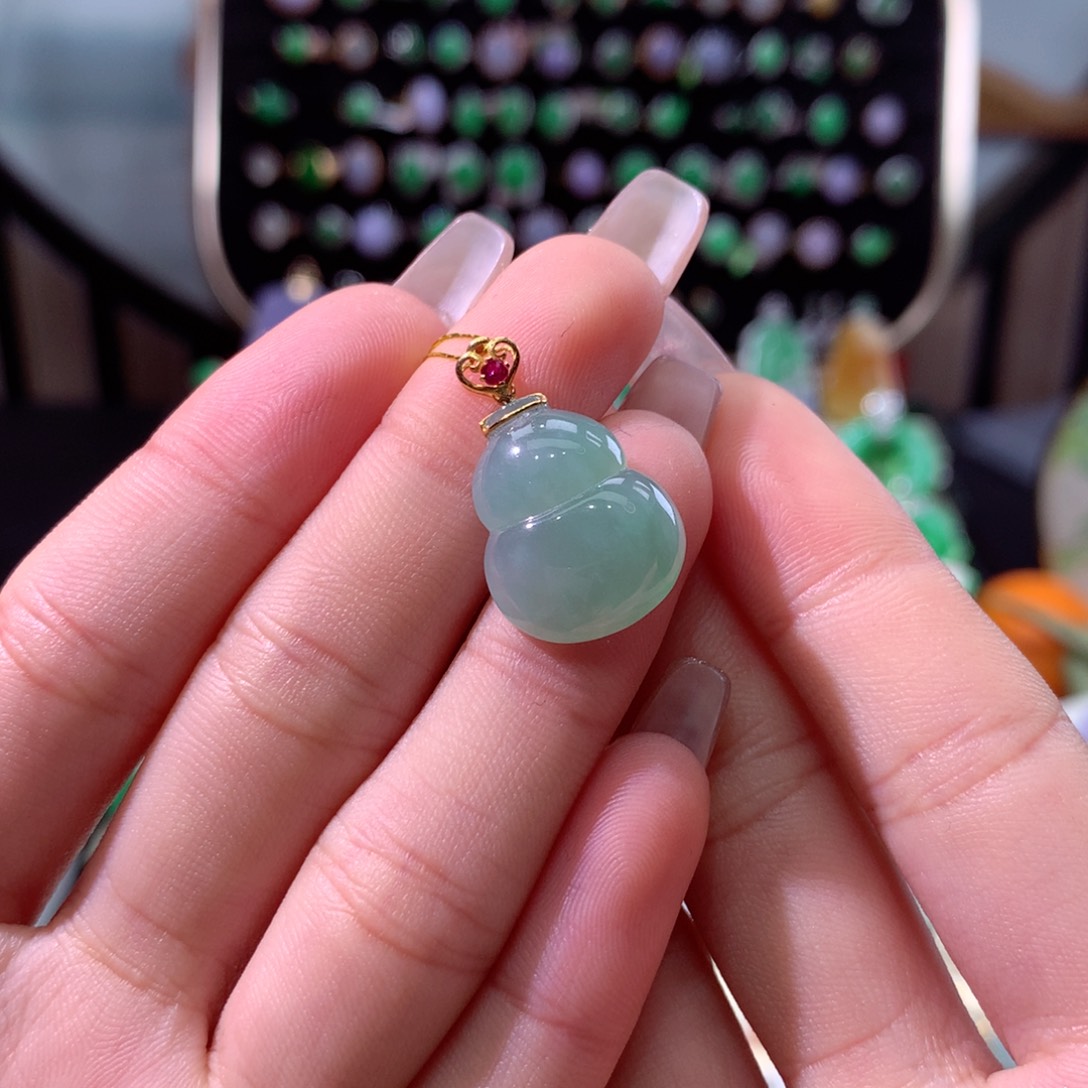 翡翠颈饰18K金镶嵌翡翠