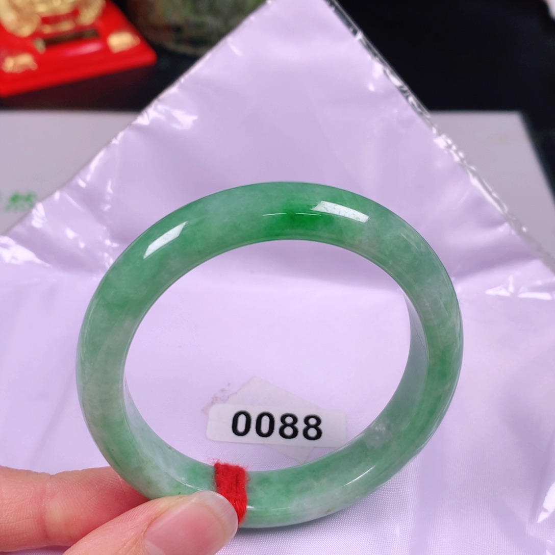 翡翠手镯未镶嵌编号0088 正圈53