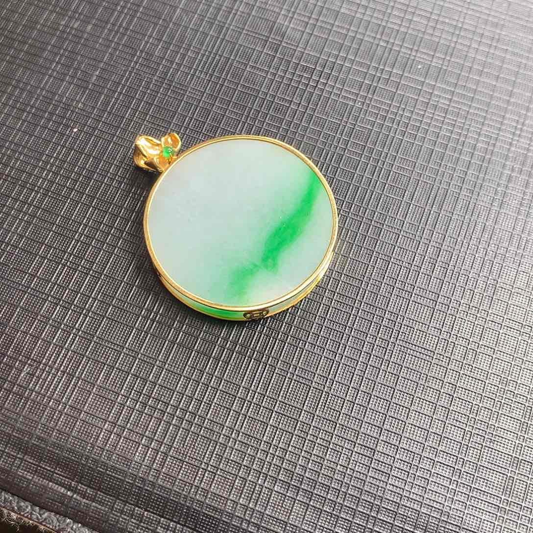 翡翠颈饰18K金镶嵌翡翠