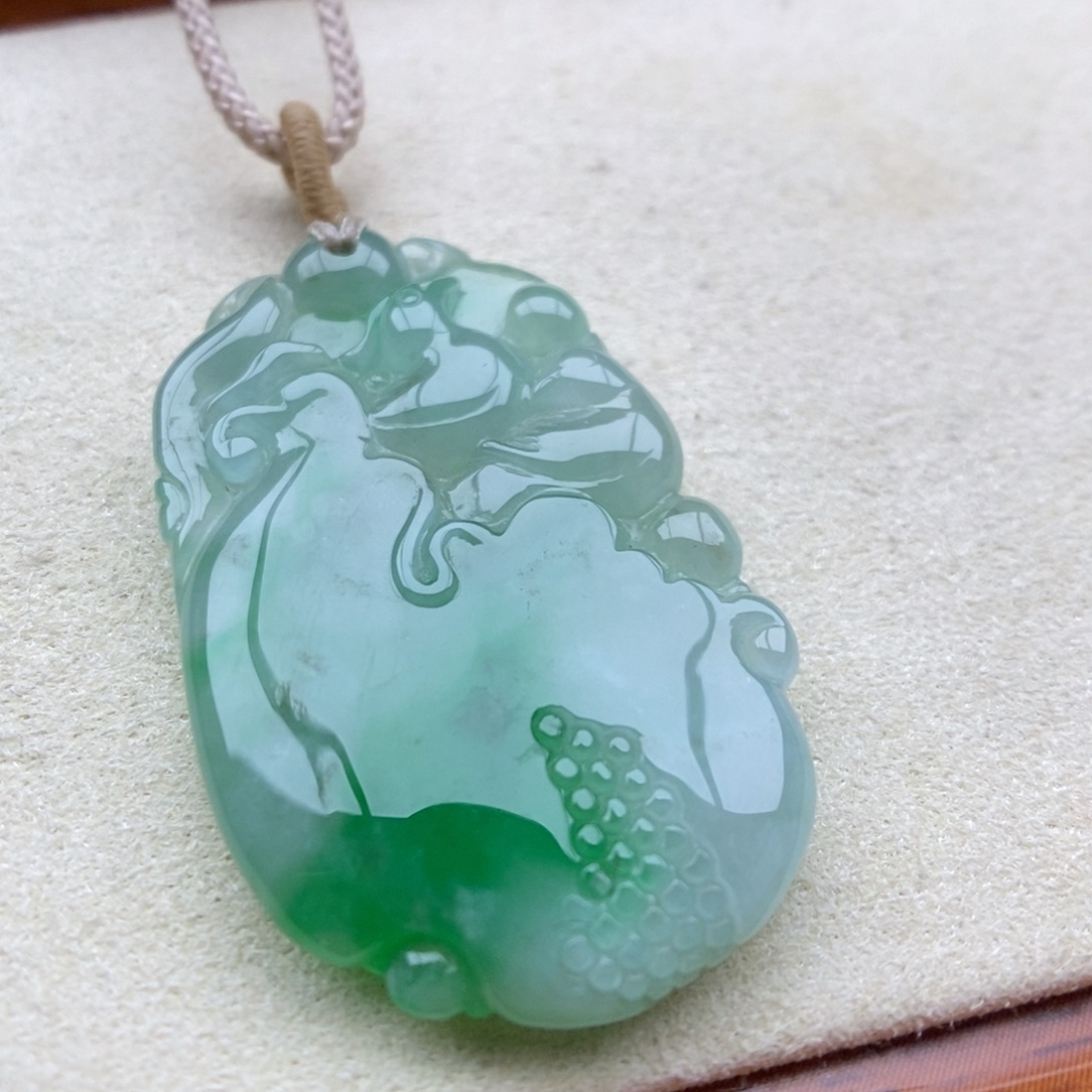 翡翠未镶嵌颈饰吊坠