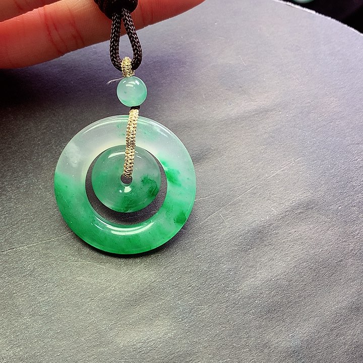 颈饰未镶嵌石英质玉