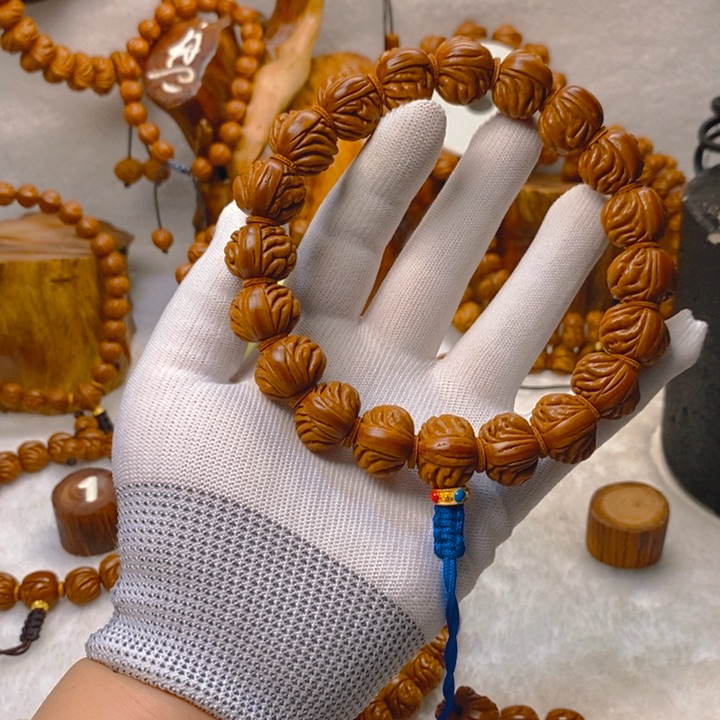 桃核吊坠日****煦铁将军手持