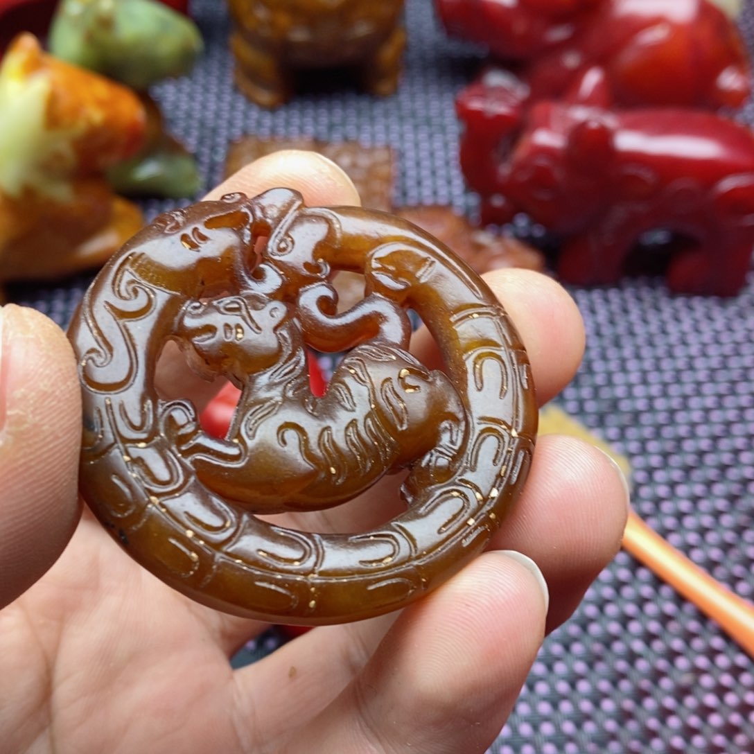 蛇纹石玉颈饰未镶嵌