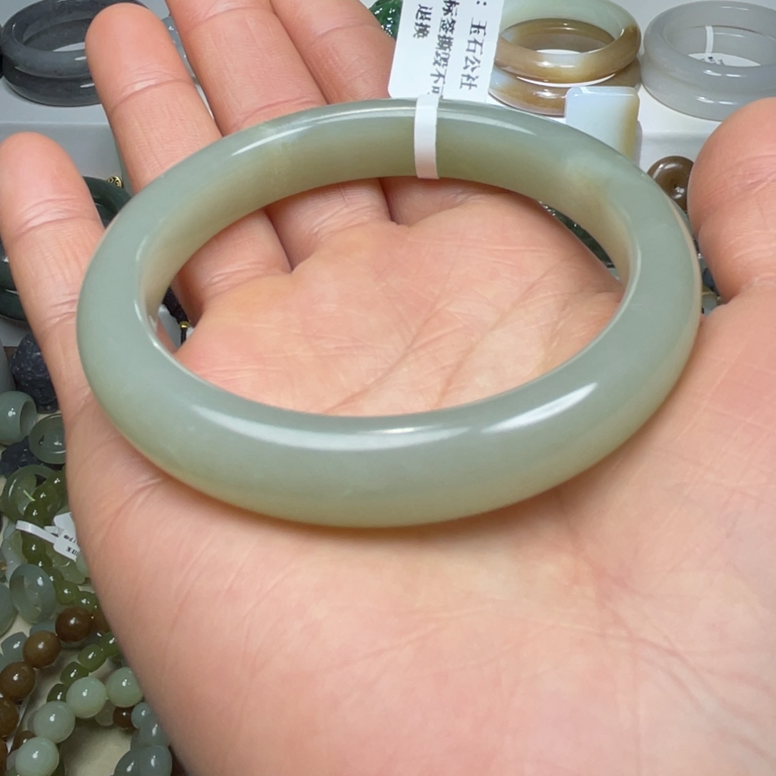 和田玉未镶嵌颈饰57圈口