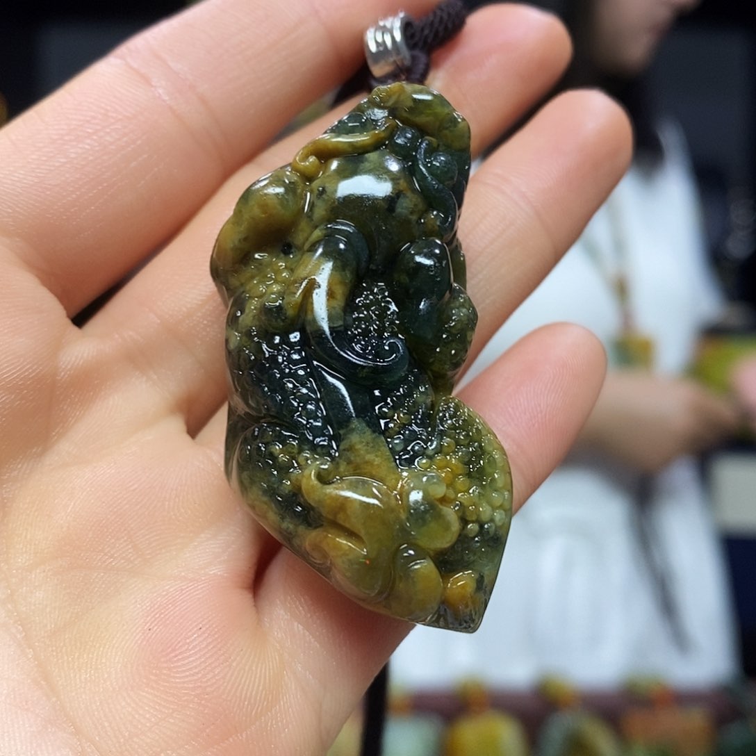 未镶嵌岫玉挂件吊坠