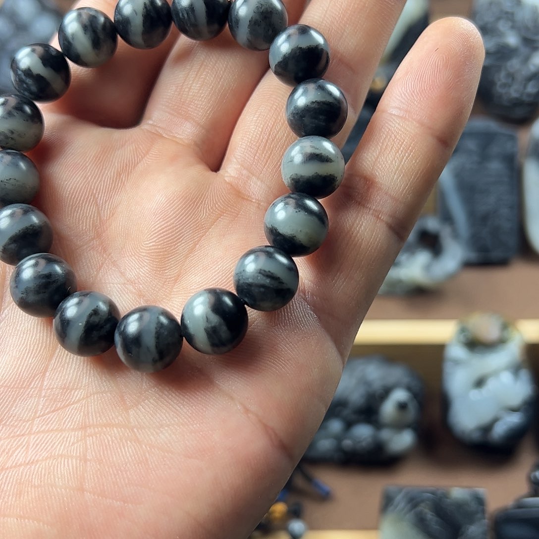 和田玉把件未镶嵌烟**圈