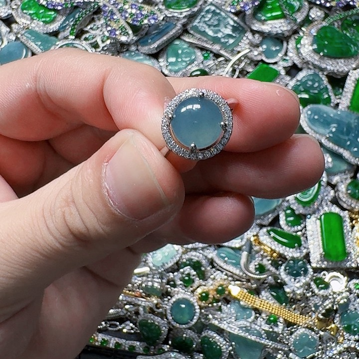 翡翠颈饰未镶嵌天然A货翡翠放漏