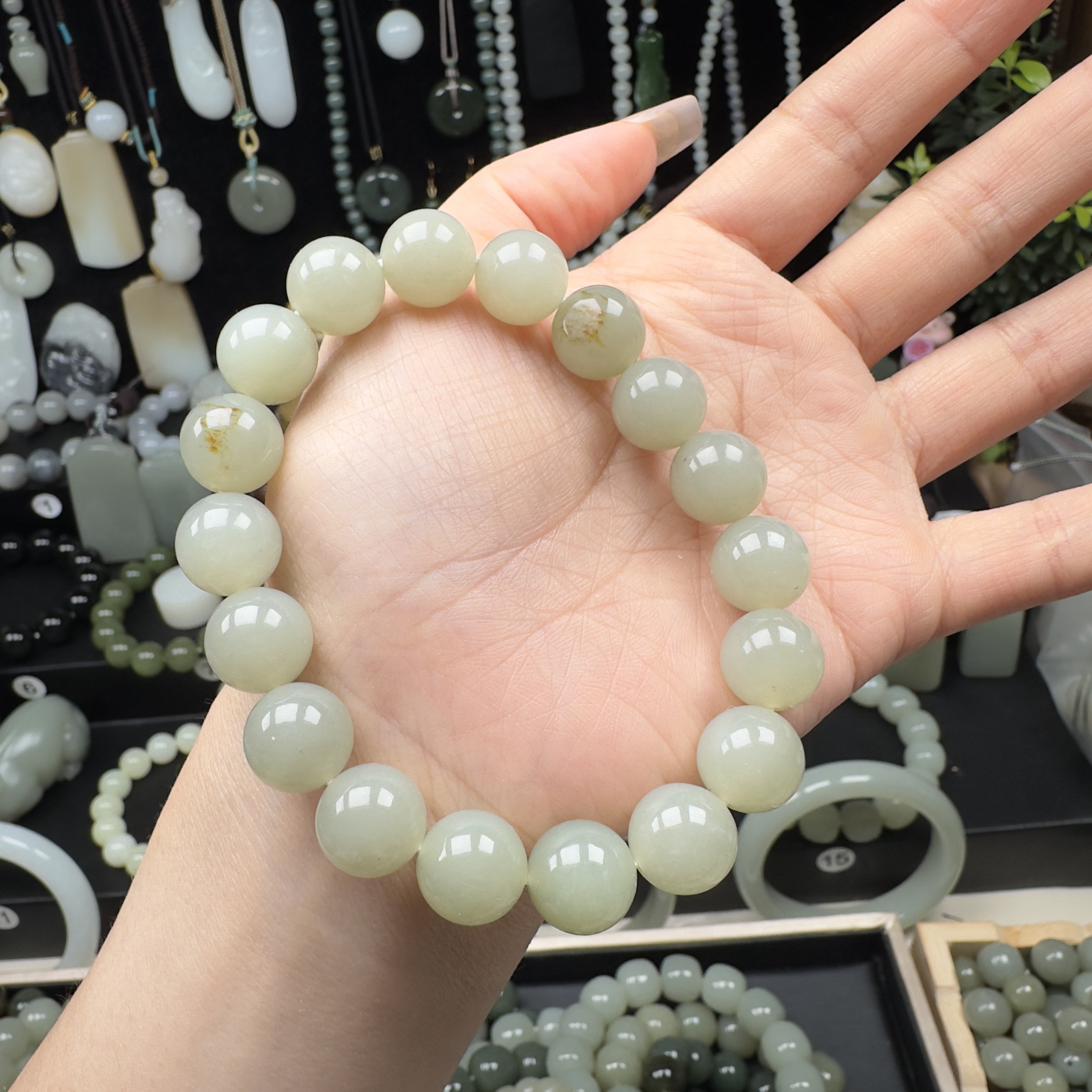 天然和田玉新疆青白手串卡12