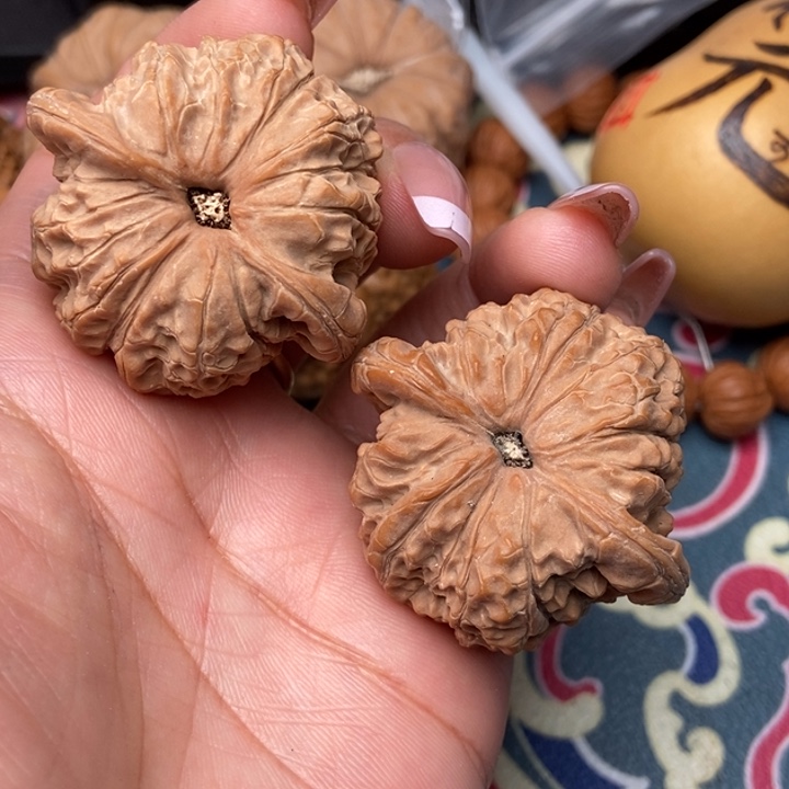 文玩核桃吊坠你****！血麒麟