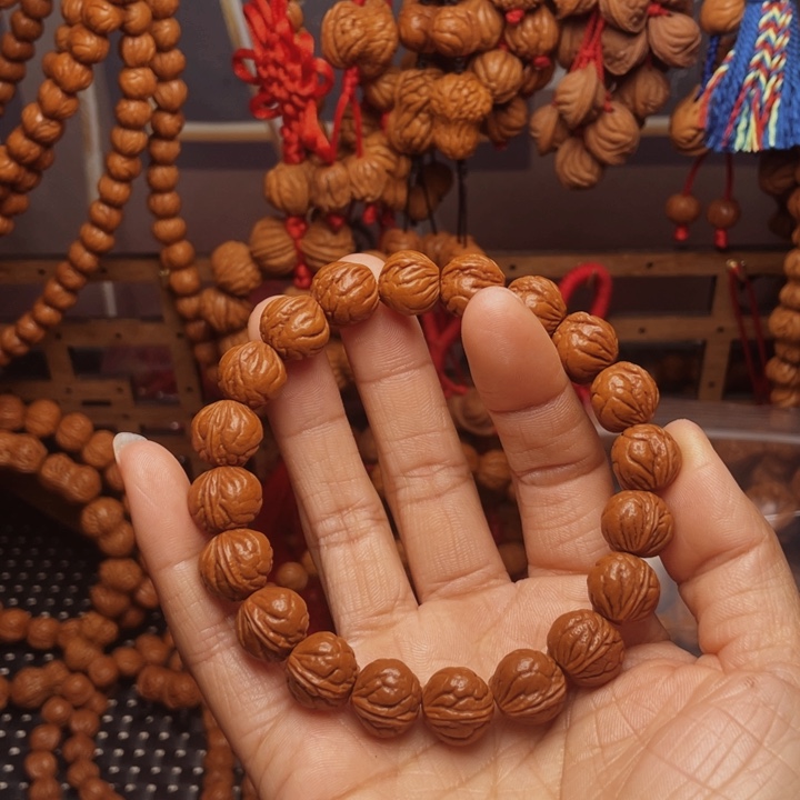 木质类龙纹桃枭挂件