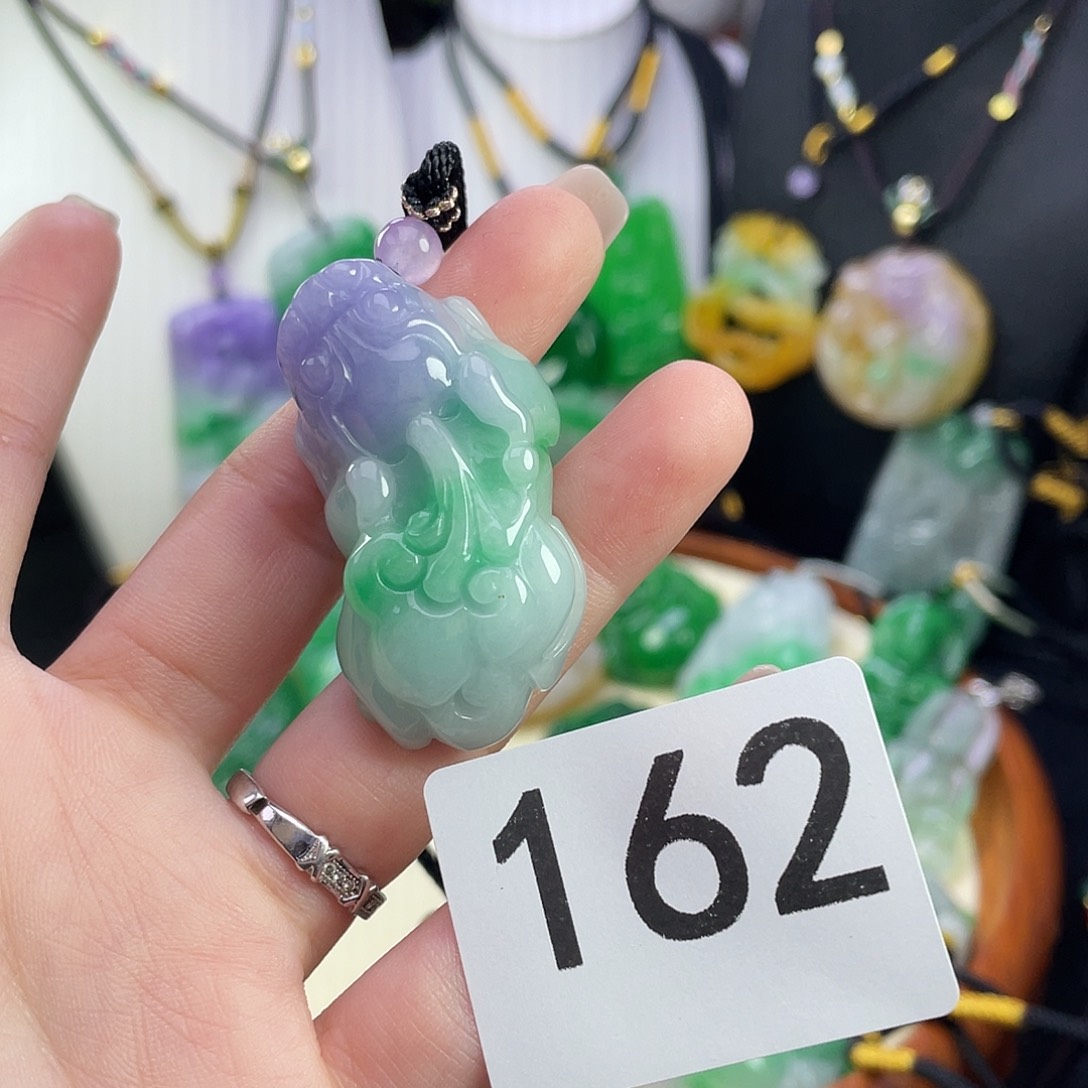 翡翠未镶嵌吊坠(赠链)