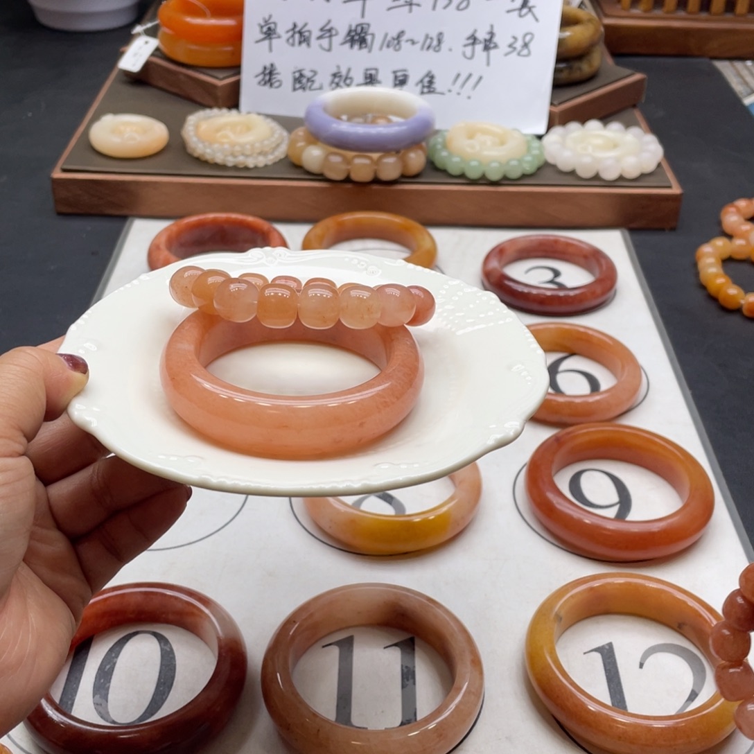 花***曦石英岩玉未镶嵌手镯