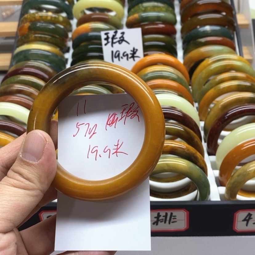 【闪购商品】蛇纹石玉手镯未镶嵌雨*