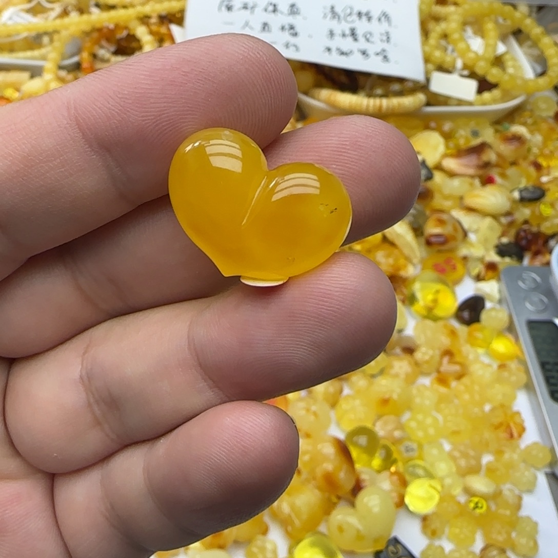 琥珀未镶嵌裸石2.35克01有瑕