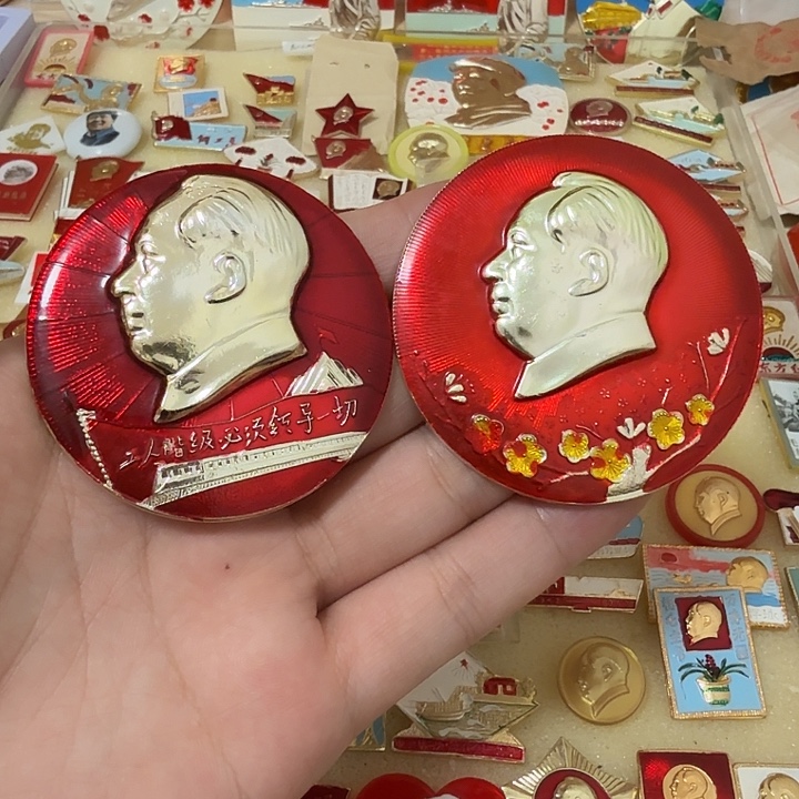 牛***铝毛爷爷像章，万岁