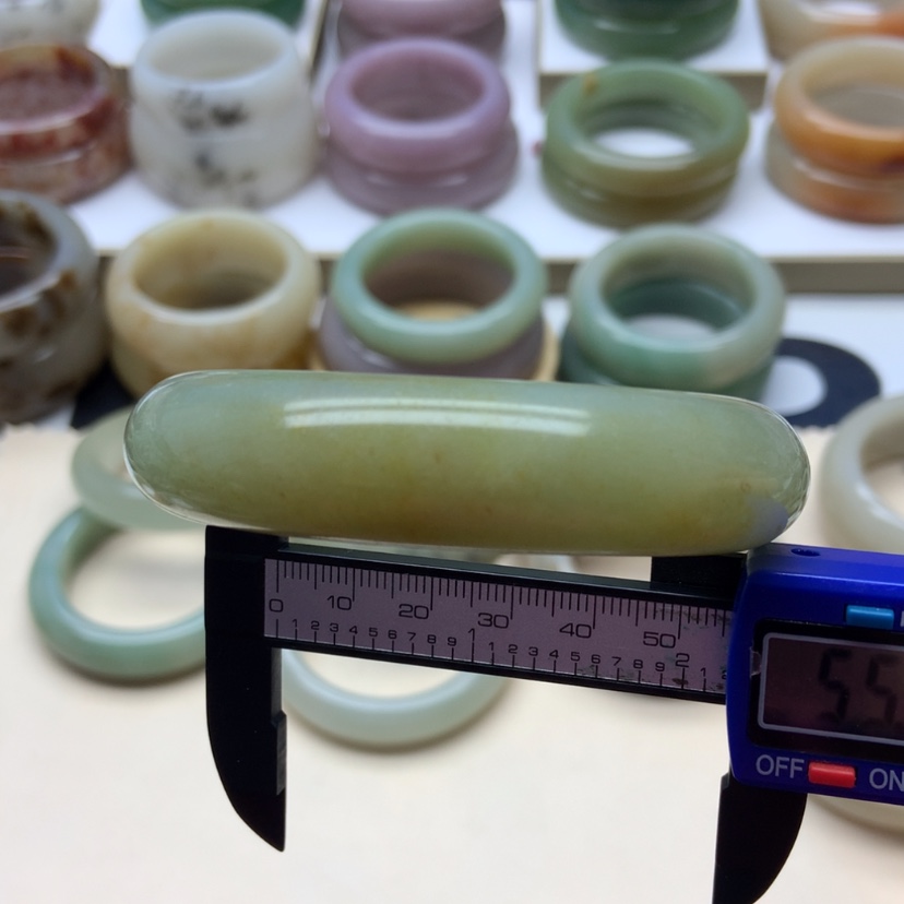 【闪购商品】未镶嵌手镯石英岩玉