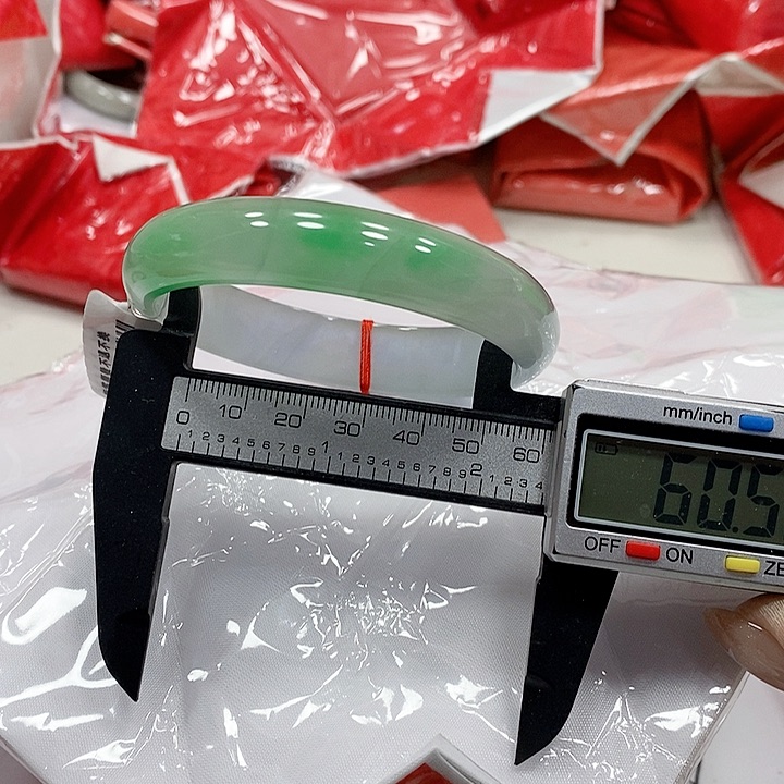 翡翠手镯未镶嵌146