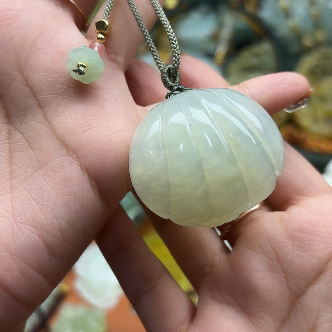 蛇纹石玉未镶嵌吊坠